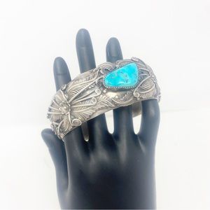 655 Vintage Native American Navajo Turquoise Silver Cuff Bracelet in a Leaves